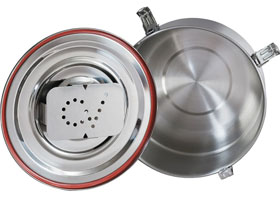 The lid of the 8 liter CVault is airtight seal with a large lid opening.